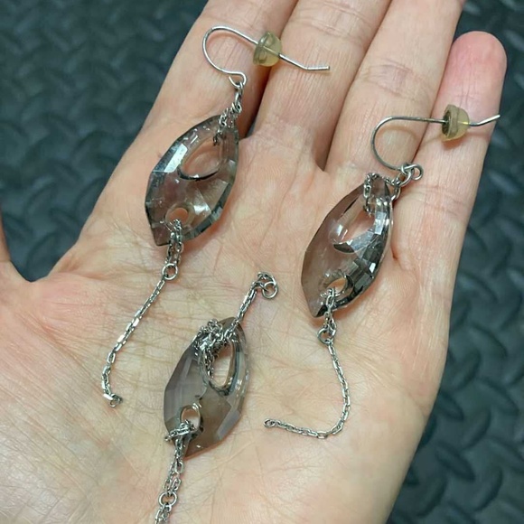 Swarovski Crystal Teardrop Pendant & Dangle Earrings Set - Picture 1 of 2